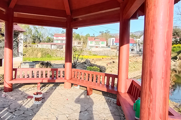 湖北黃岡英山溫泉鎮(zhèn)三和茗茶水泥涼亭木紋漆施工項目